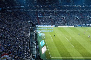 欧冠决赛巅峰对决，皇家马德里绝杀利物浦，第15次捧起大耳朵杯