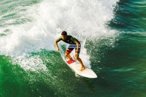 纳达尔强势回归红土赛场，法网前奏展现王者风范