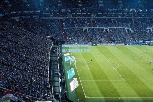 詹姆斯率队逆转取胜，湖人季后赛前景光明