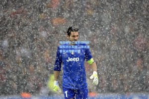 梅西梅开二度助迈阿密国际逆转取胜，球迷沸腾见证传奇时刻