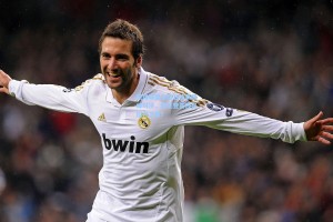 英雄联盟全球总决赛巅峰对决，新王登基还是旧神卫冕？