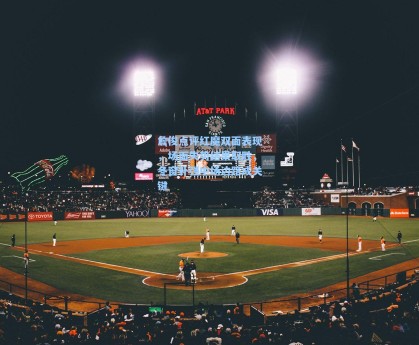 詹俊点评红魔双面表现，场面失势结果取胜，冬窗补强中场边路成关键