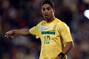 埃泽闪耀酋长球场！五场独造四球包揽枪手十一月双料最佳